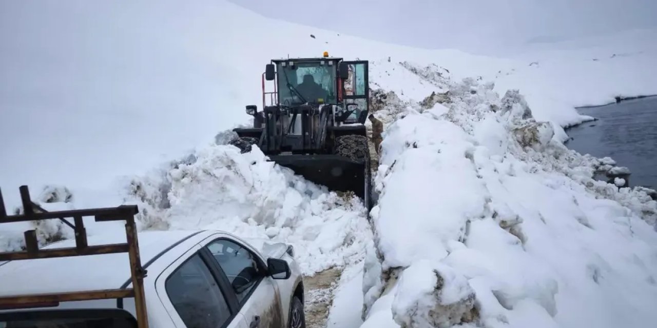 Beytüşşebap’ta 5 Aile İçin Zorlu Kışa Rağmen Elektrik Seferberliği