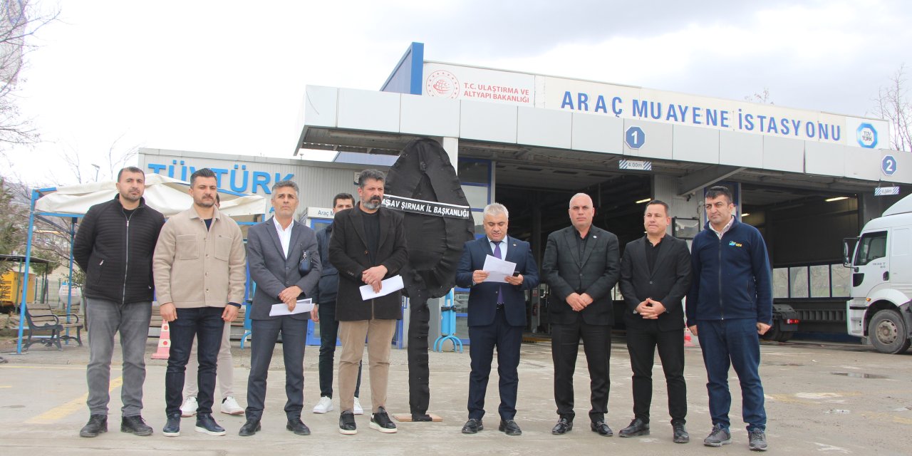 Şırnak’ta TÜVTÜRK Kapısına Siyah Çelenk Bırakıldı