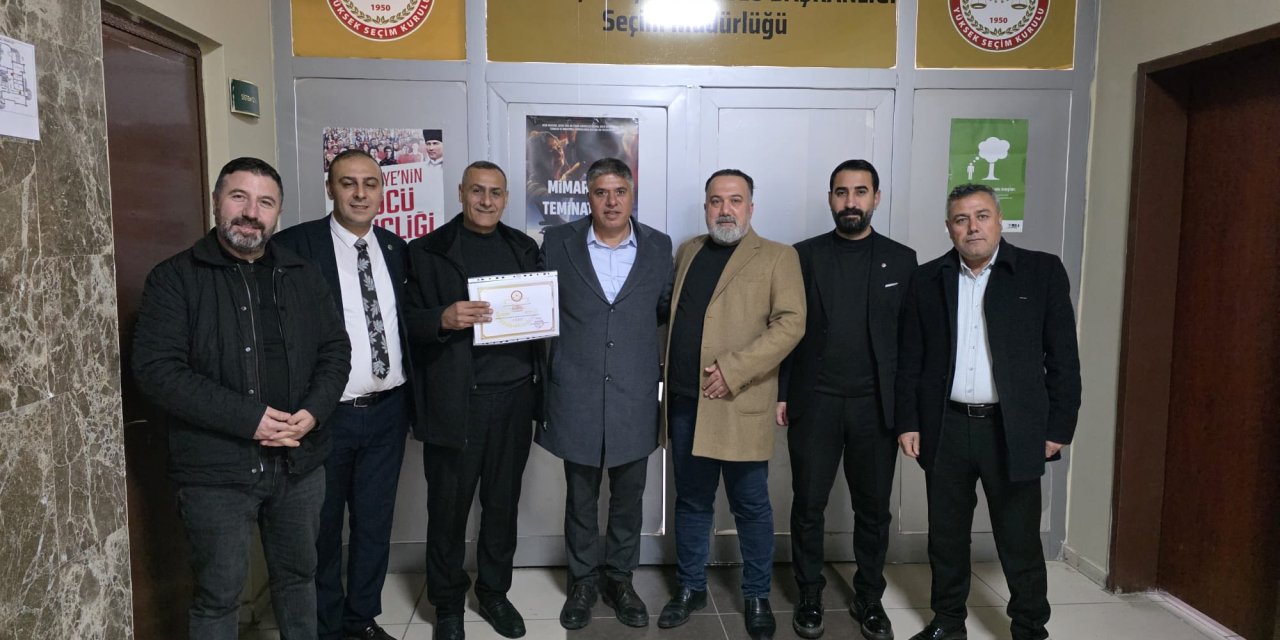 Seçilen Başkan Mazbatasını Alarak Göreve Başladı