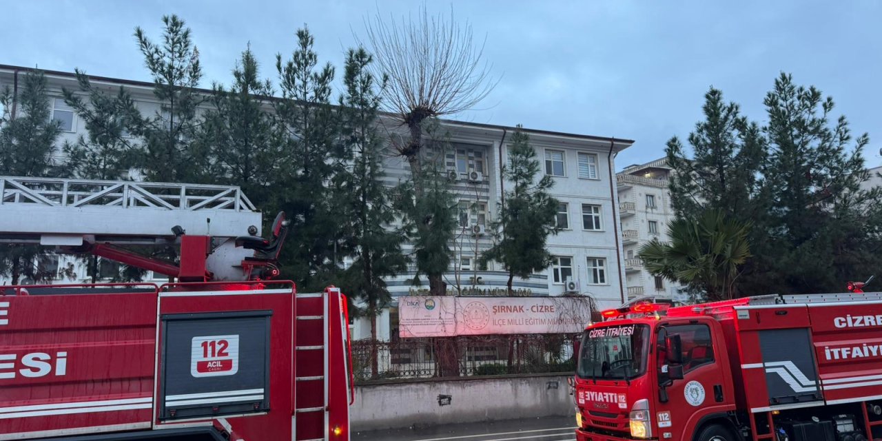 Cizre İlçe Eğitim Müdürlüğü’nde Yangın: İtfaiye Ekipleri Anında Müdahale Etti