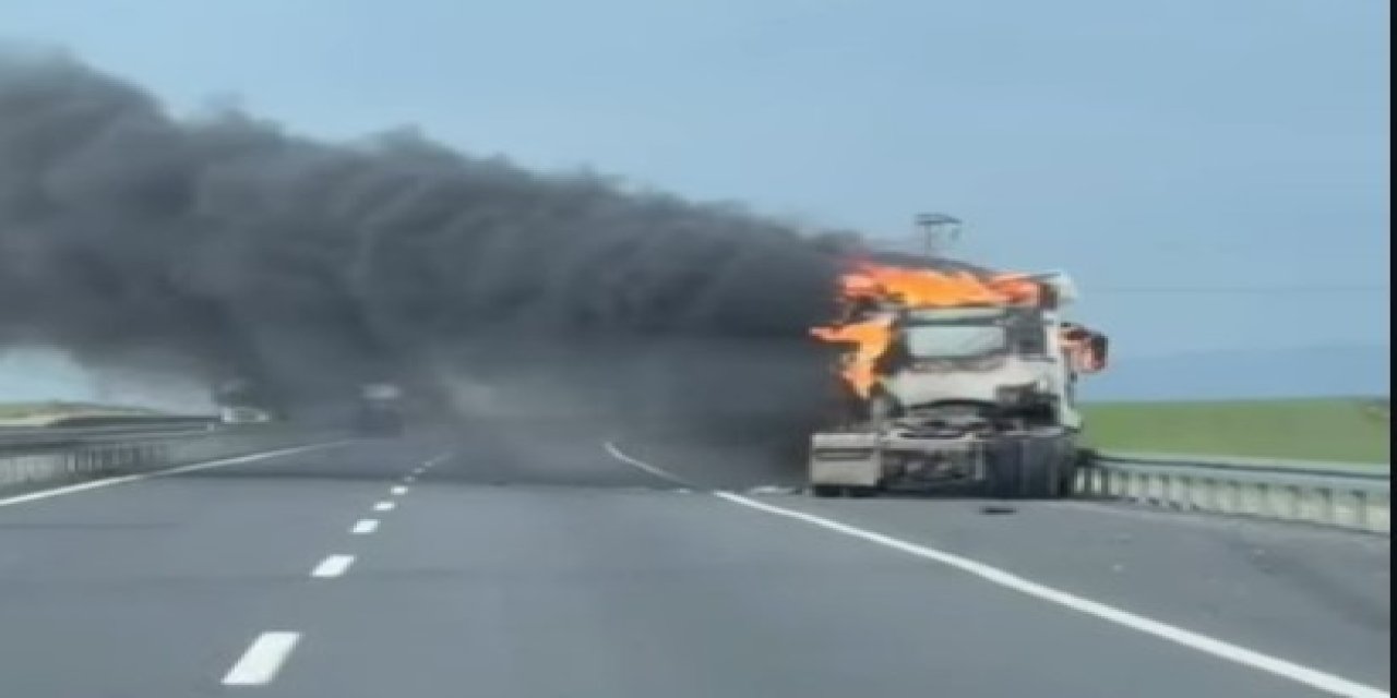 Silopi’de Seyir Halindeki TIR Alev Alev Yandı