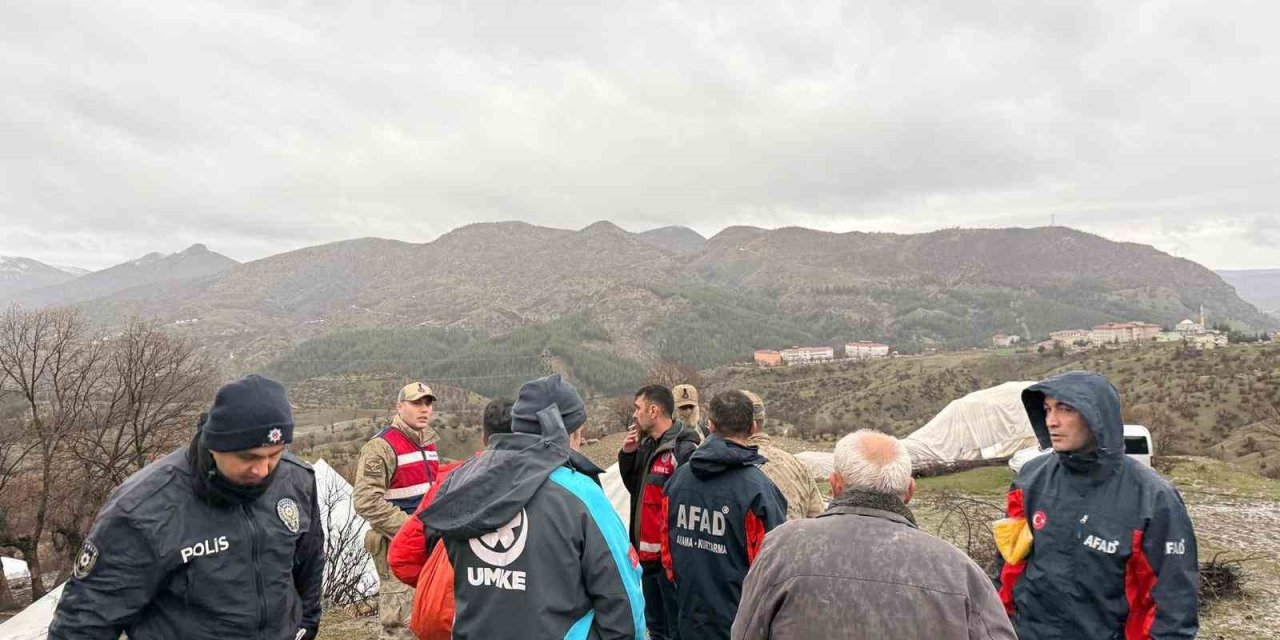 Komşu İlde Fırtına 20 Kişilik Ailenin Çadırını Yıktı