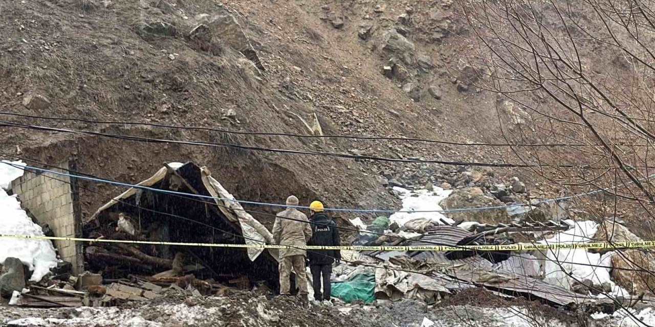 Van’da toprak kayması sonucu 2 kişi yaralandı