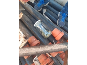 Şanlıurfa'da sulama boruları içinde bin 15 uyuşturucu hap ve esrar ele geçirildi