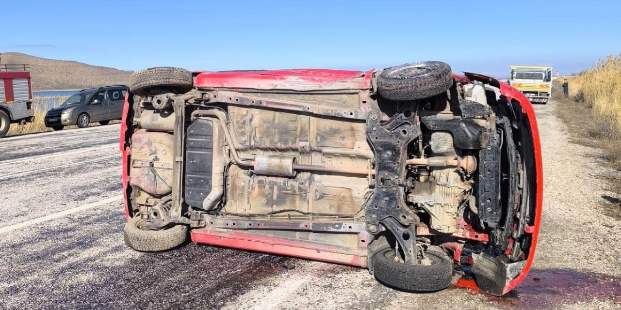 Van’da takla atan otomobilde sağlık personeli hayatını kaybetti