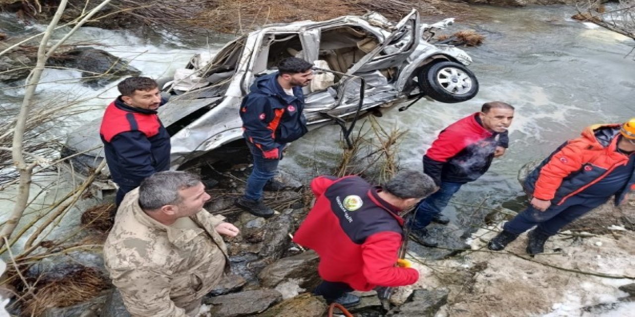 Bitlis’te uçuruma yuvarlanan otomobilde 3 kişi öldü, 5 ağır yaralı