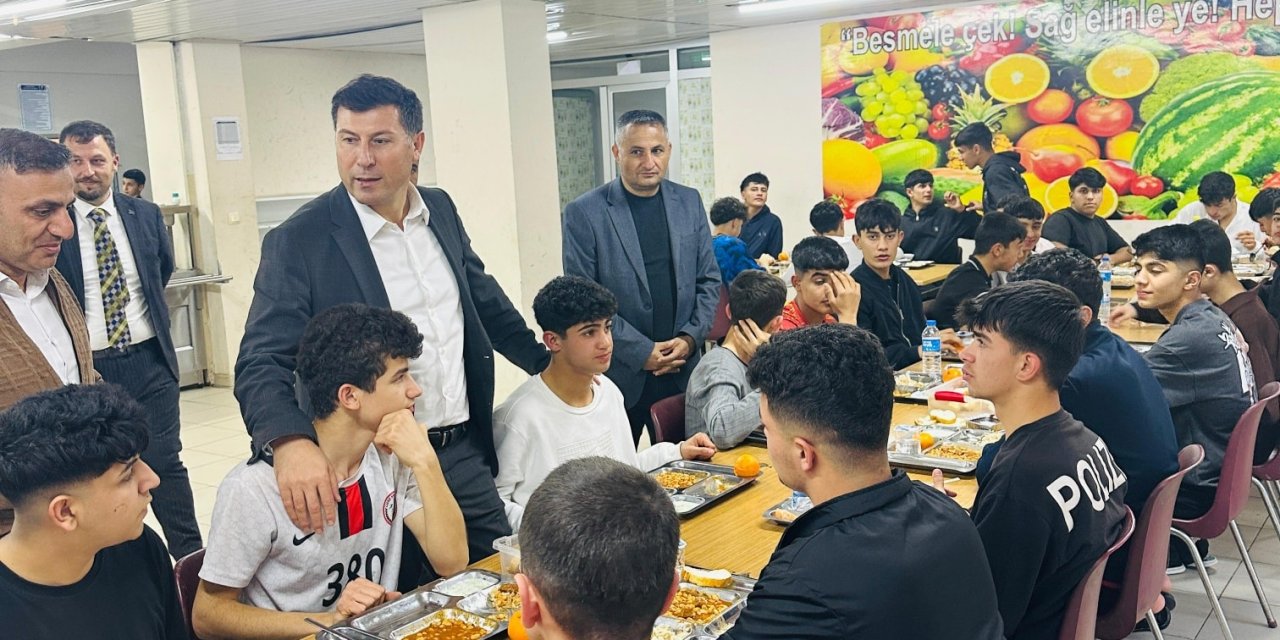 İlçe Milli Eğitim Müdürü İke, Öğrencilerle Akşam Yemeğinde Buluştu