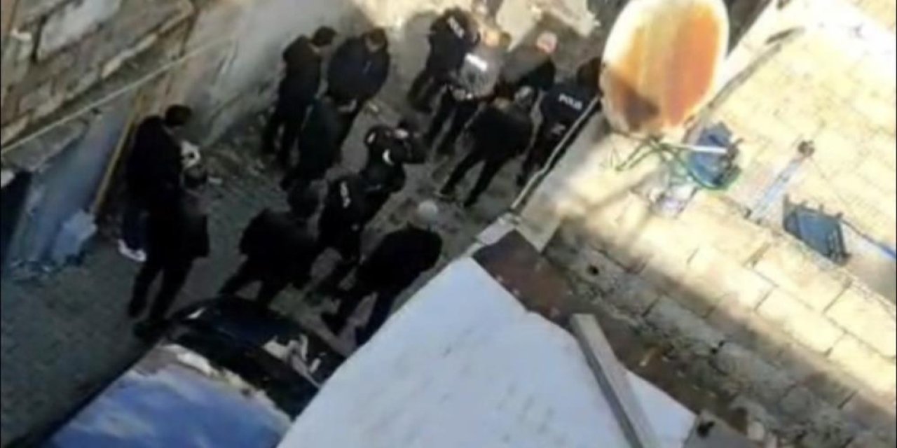 Gündüz Vakti Girdikleri Evde Bulunan İki Kadını Öldüresiye Darbettiler