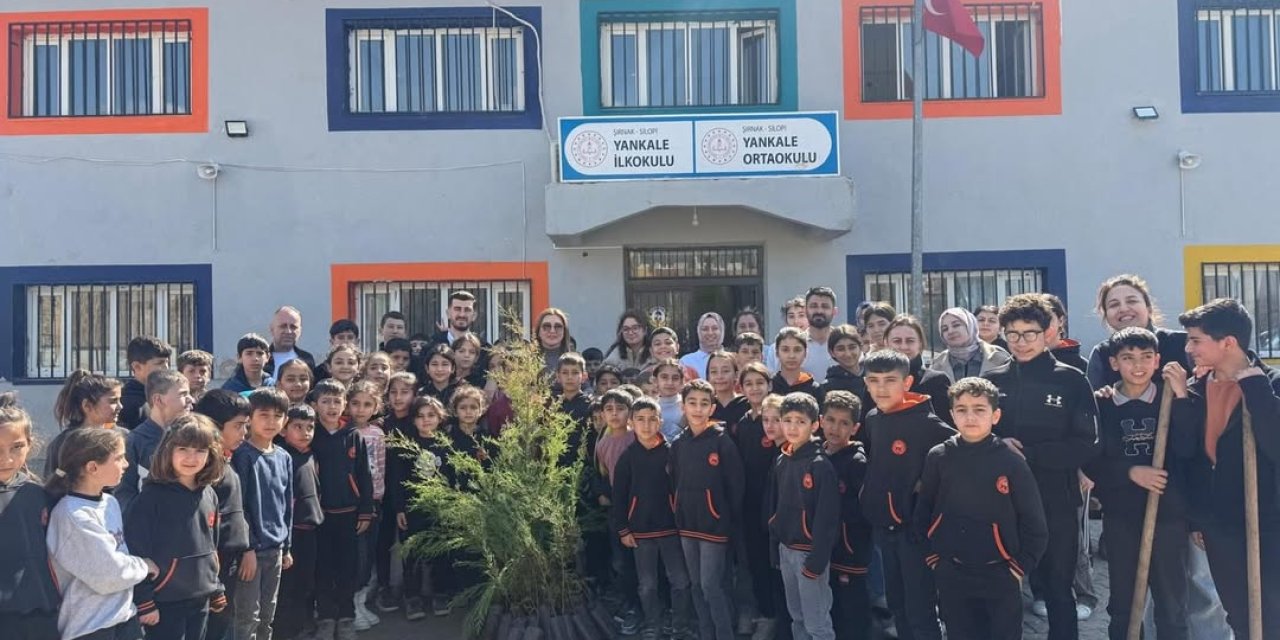 Silopi’de 8 Bin Fidan Toprakla Buluştu