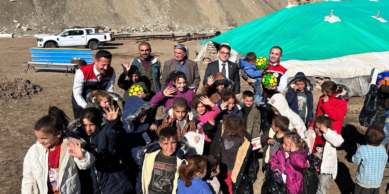 Şırnak Dağlarında Sıcak Temas: Göçer Çocukların Yüzü Güldü!