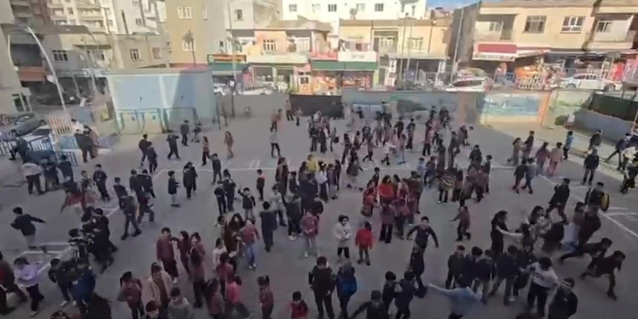 Komşuda Öğrenciler "Kabe’de Hacılar" İlahisine Hep Birlikte Eşlik Etti