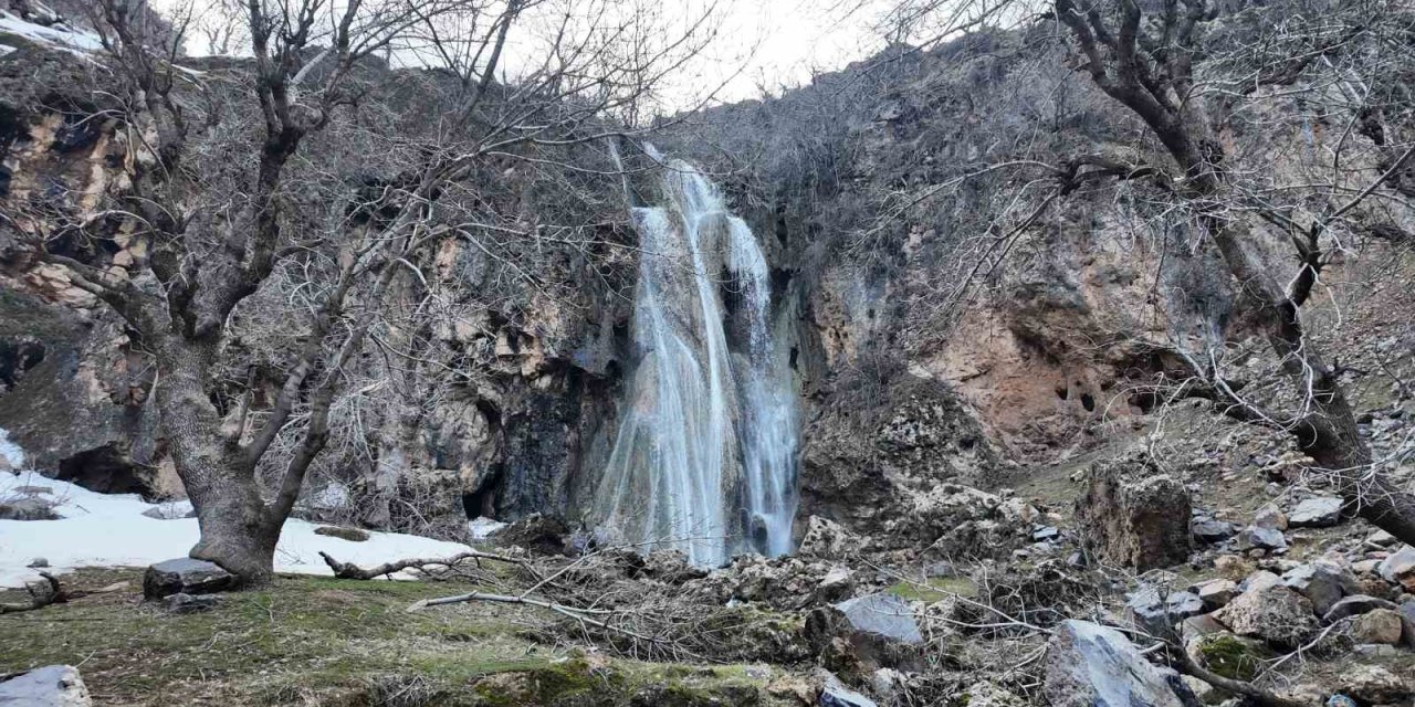 Şırnak’ta Kar Erimesi ile , 30 Metrelik Şelale Tekrar Aktı