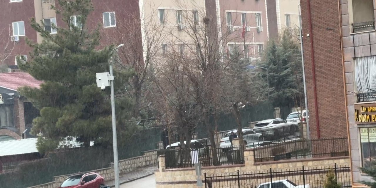 40 Kilo Altındakiler Dikkat! Şırnak Merkezde Yağmur ve Rüzgar Etkisini Artırıyor