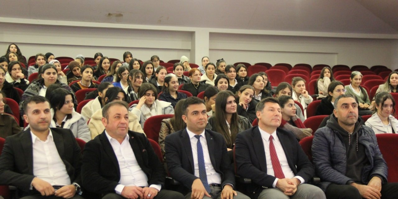 Cizre’de YKS Semineri “Son Viraj” Temasıyla Düzenlendi