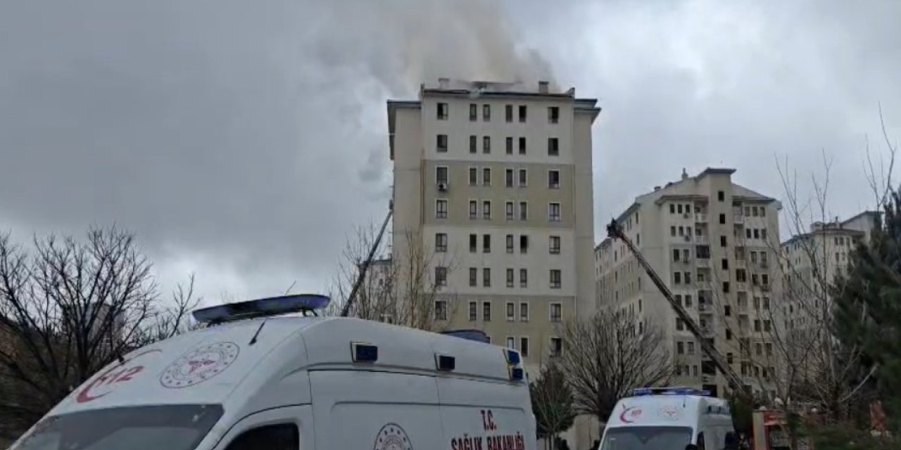 Batman'da 10 Katlı Binada Çıkan Yangında 21 Kişi Dumandan Etkilendi
