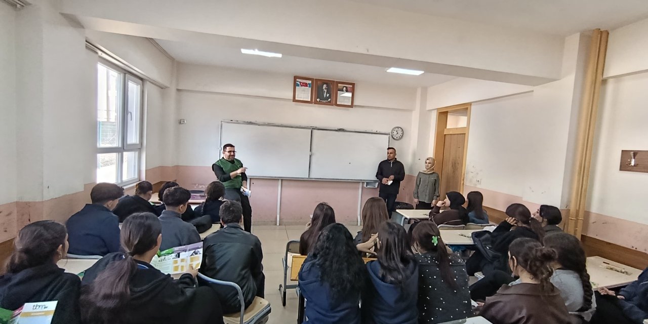 Şırnak’ta Yeşilay Haftası’nda Gençlere Bağımlılık Uyarısı