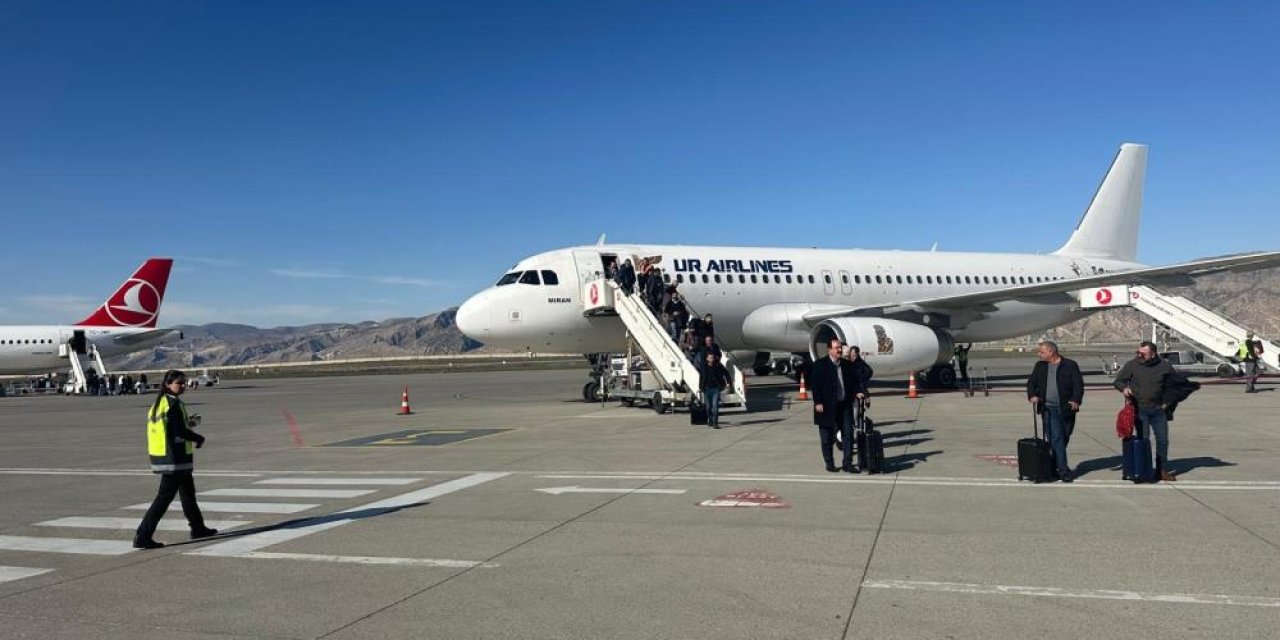 Almanya’dan Havalanan 145 Yolculu Uçak Şırnak’a İniş Yaptı