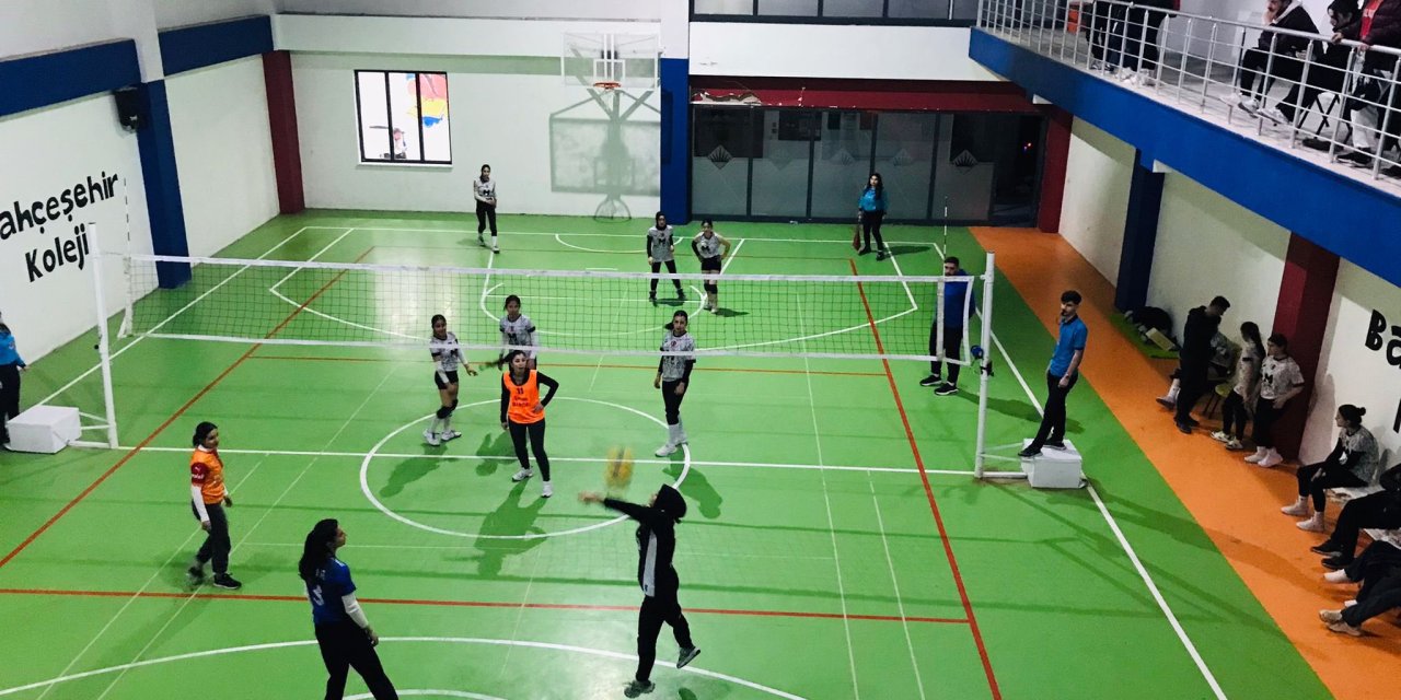 Silopi’de “Filenin Sultanları” Voleybol Turnuvası Coşkuyla Devam Ediyor