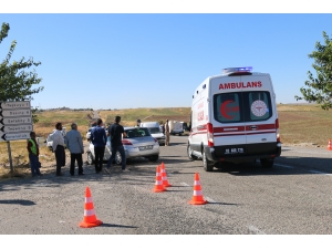 Adıyaman'da hafif ticari araçla otomobil çarpıştı, 5 kişi yaralandı