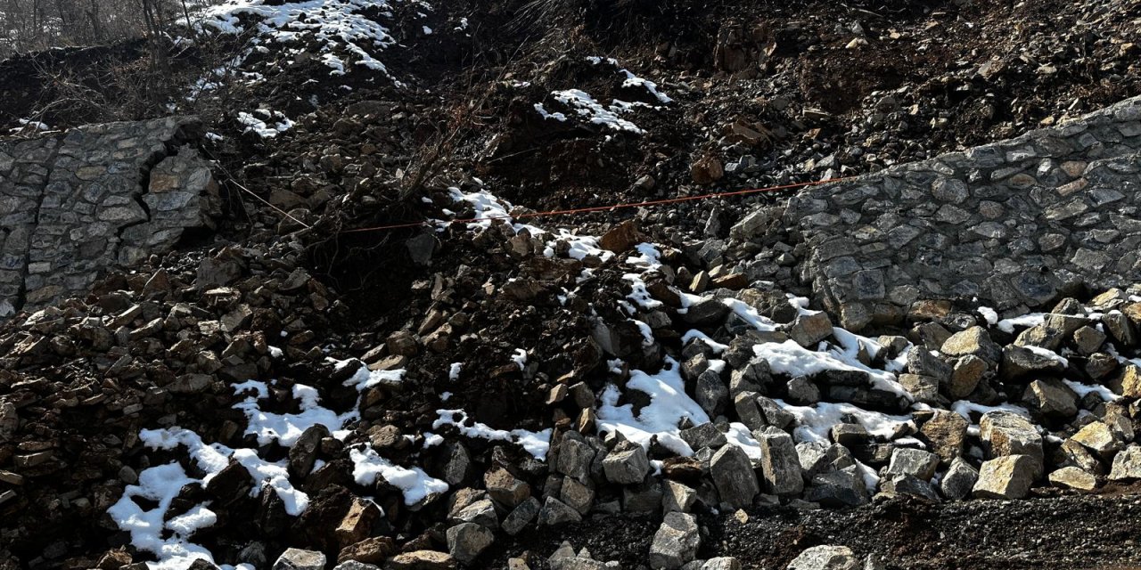 Şırnak’ta Aşırı Yağış İstinat Duvarını Çökertti: Yeni Yapılan Duvarlar Tartışma Yarattı