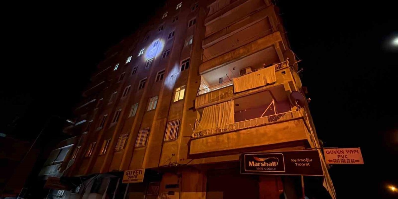 Diyarbakır’da Kolonlarından Ses Gelen 8 Katlı Apartman Tahliye Edildi