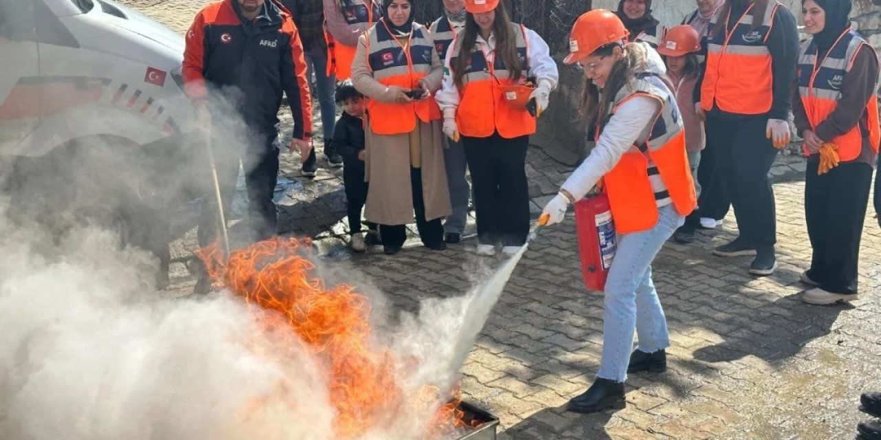 Şırnak’ta Tamamı Kadınlardan Oluşan Afad Gönüllü Ekibi Eğitimi Tamamladı