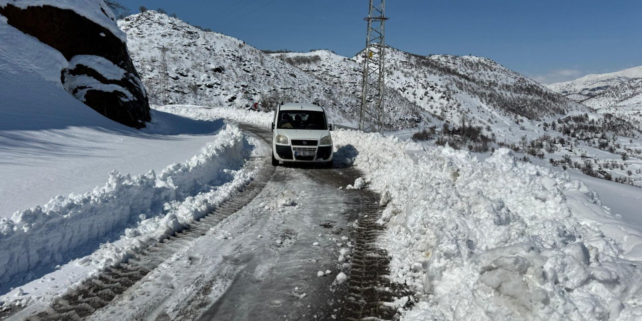 Kardan kapanan köyde rahatsızlanan hamile kadın için ekipler seferber oldu