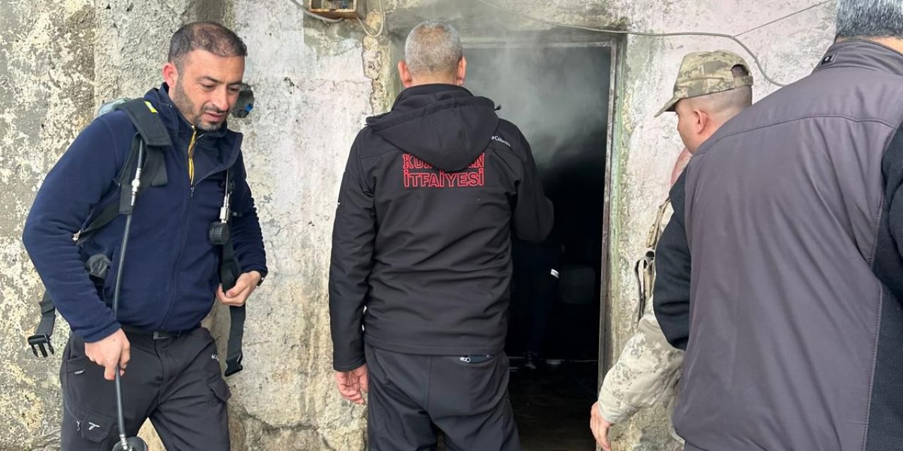 Siirt'te evde çıkan yangında 2 çocuk dumandan etkilendi