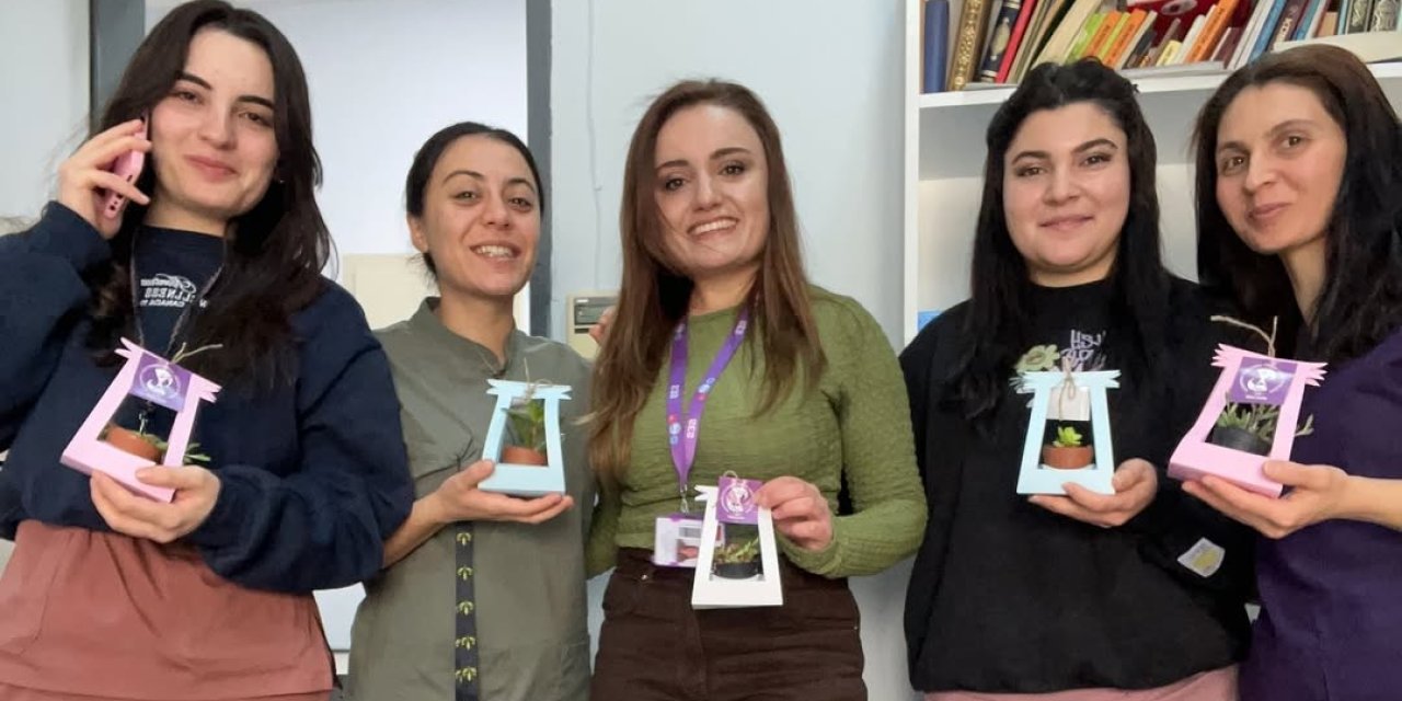 Şırnak’ta Sağlık Emekçisi Kadınlara Anlamlı Ziyaret