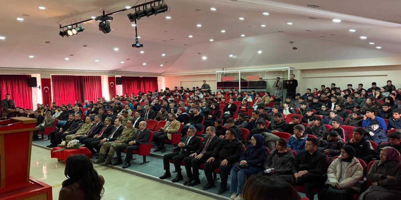 Şırnak'ta "İstiklal Marşı'nın Kabulü ve Mehmet Akif Ersoy'u Anma Günü" kutlandı