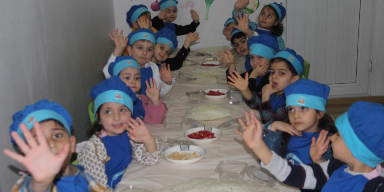 Şırnak’ta Kur'an kursu öğrenciler ailelerine güllaç hazırladı