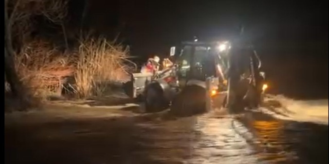 İki Gündür Mahsur Kalan Eşek Belediyenin Müdahalesiyle Kurtarıldı