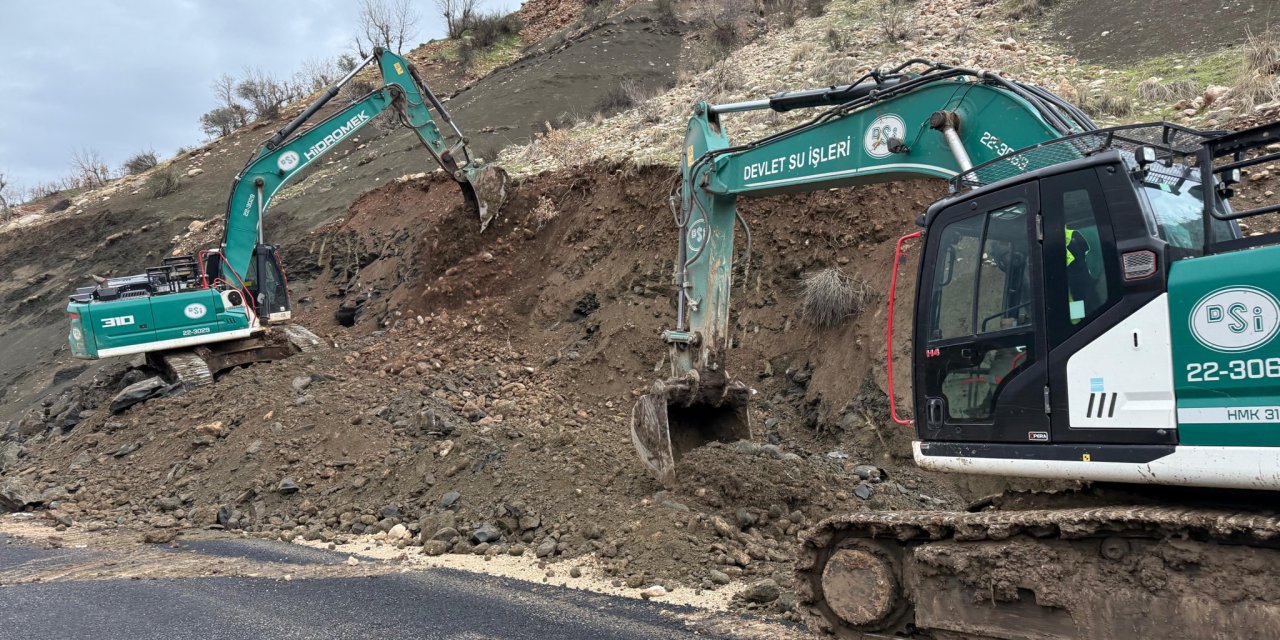 Şırnak’ta Şiddetli Yağış Felaketi: Dere Taştı, Köy Yolu Çöktü! Ekipler Seferber Oldu