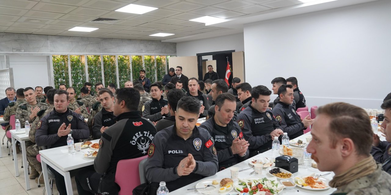 Şırnak Protokolünden Polislerle Sahur Buluşması