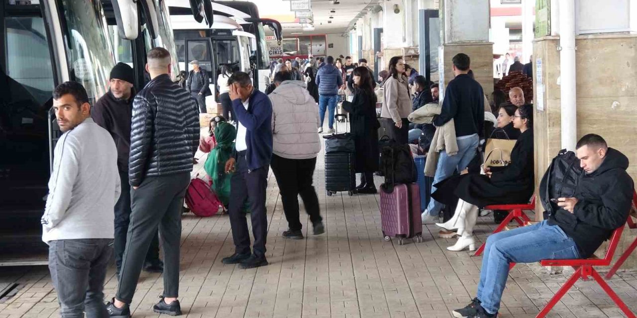 Otogarlarda Bayram Yoğunluğu