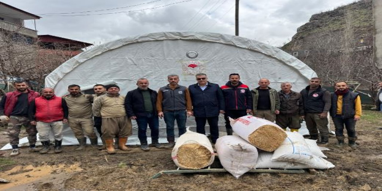 Uludere’de Selin Yaraları Sarılıyor: Zarar Gören İşletmeye Hayvan Çadırı Desteği