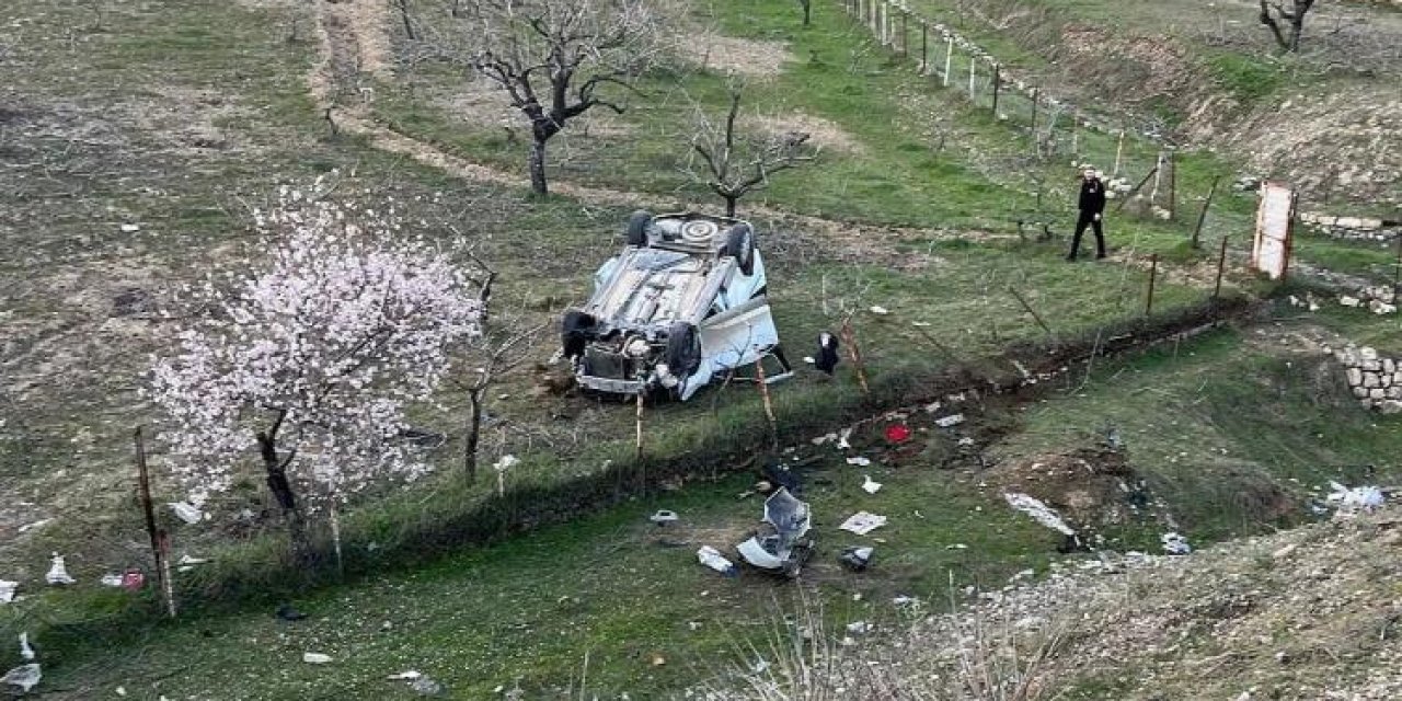 Siirt-Şırnak yolunda otomobil şarampole yuvarlandı: Baba ve kızı hayatını kaybetti