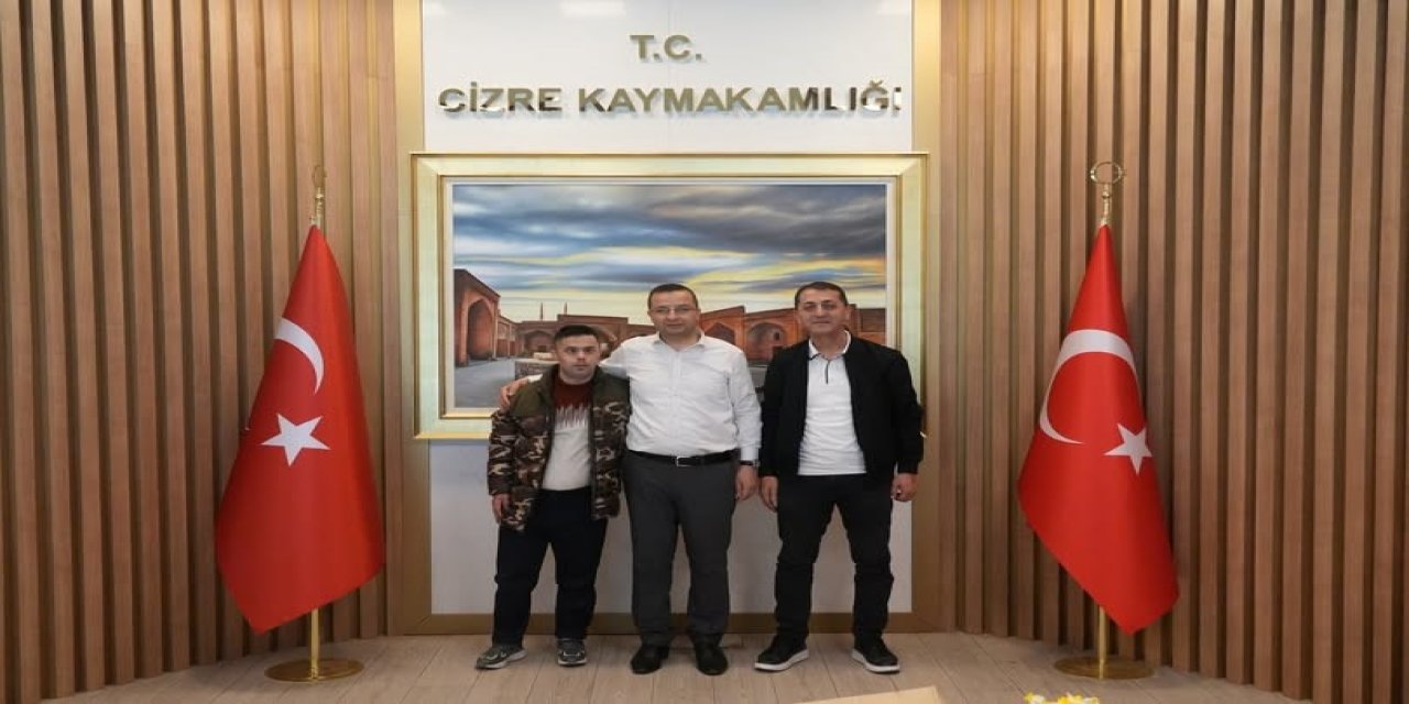 Cizre Kaymakamı Baycar, down sendromlu genci makamında ağırladı