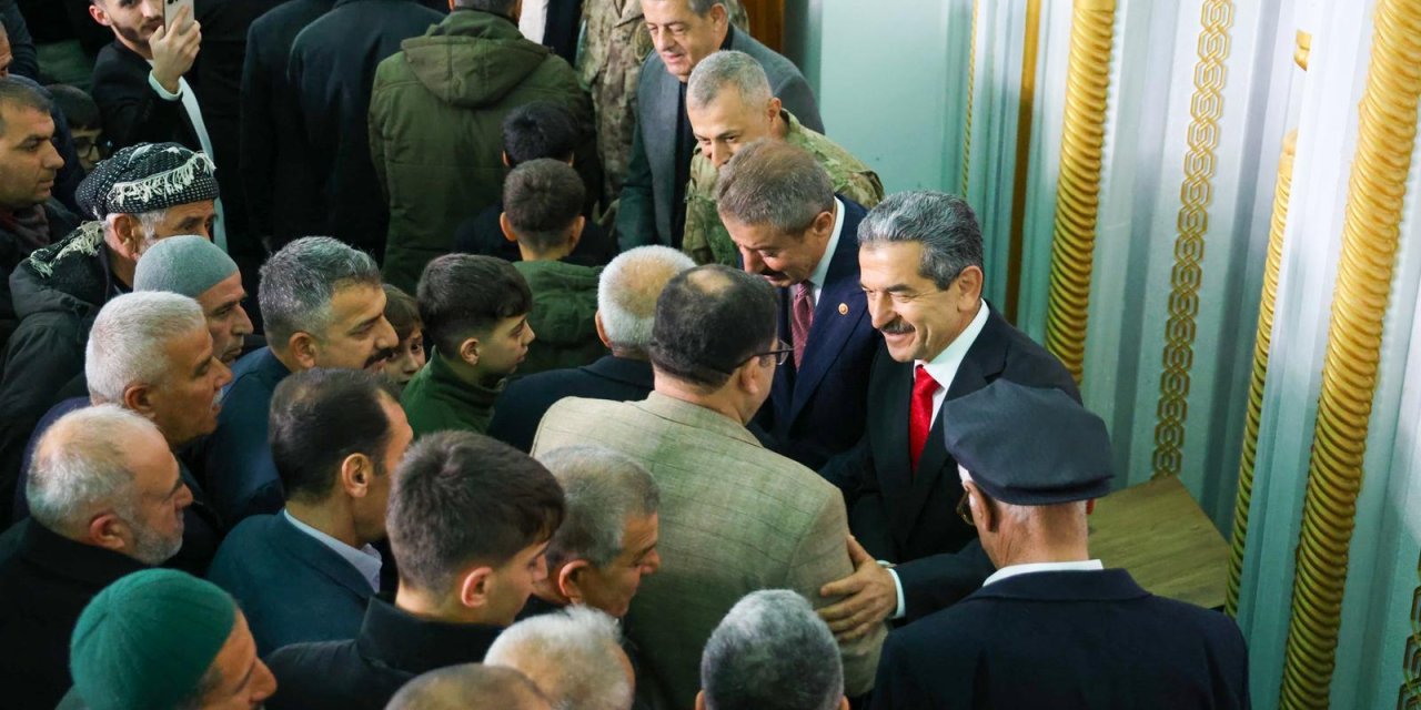 Şırnak’ta Bayram Coşkusu: Protokol ve Vatandaşlar Ulu Camii’nde Buluştu