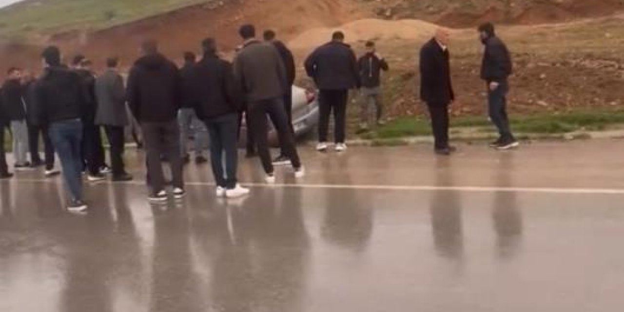 Siirt’te düğün konvoyunun kaza yapması sonucu 2 kişi yaralandı