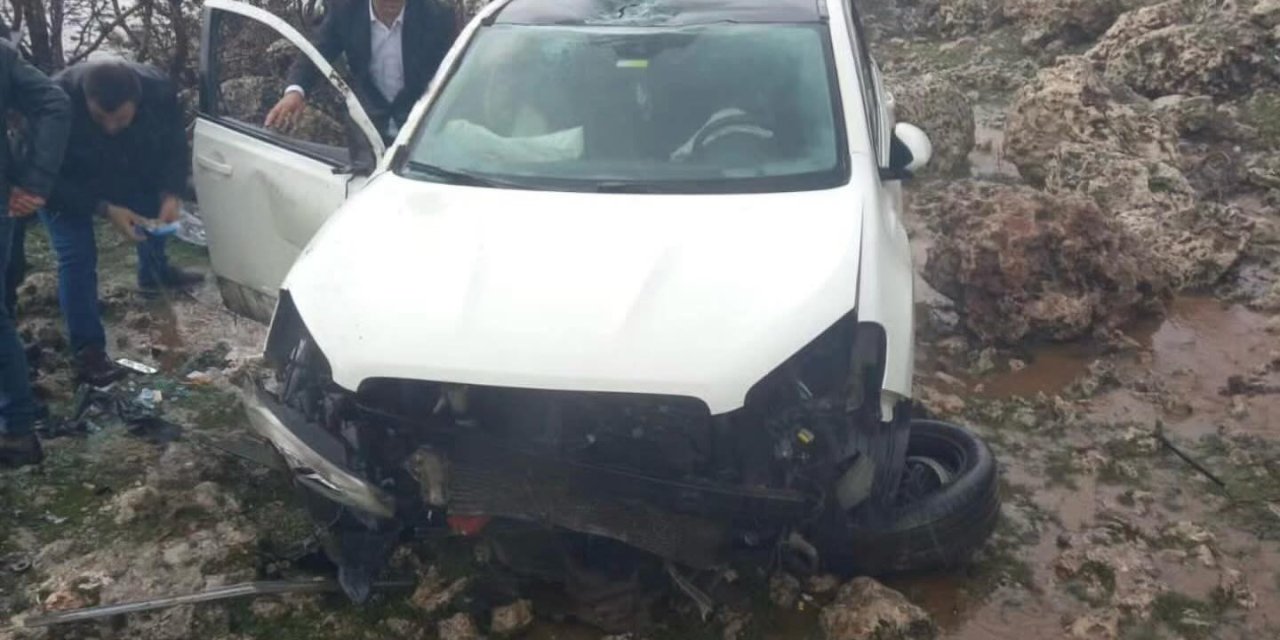 İdil-Midyat Yolunda Korkutan Kaza: Araç Takla Attı, 2 Yaralı