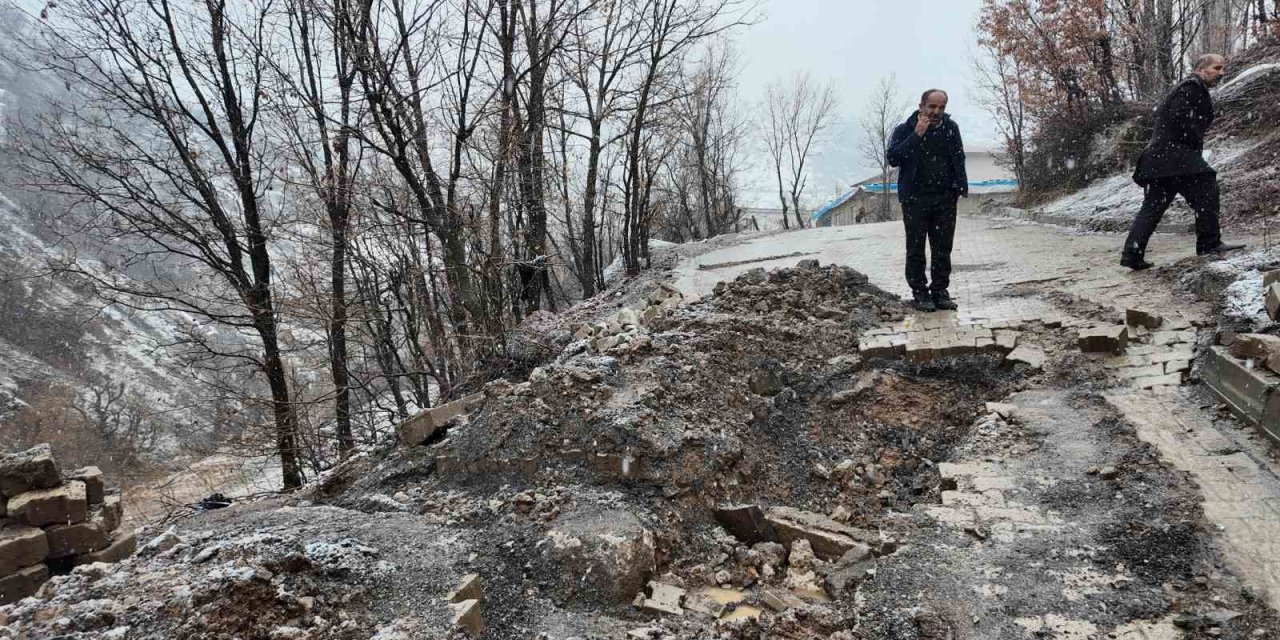 Şırnak’ta Sağanak Nedeniyle Köyün Bir Bölümü Çöktü Evler Boşaltıldı