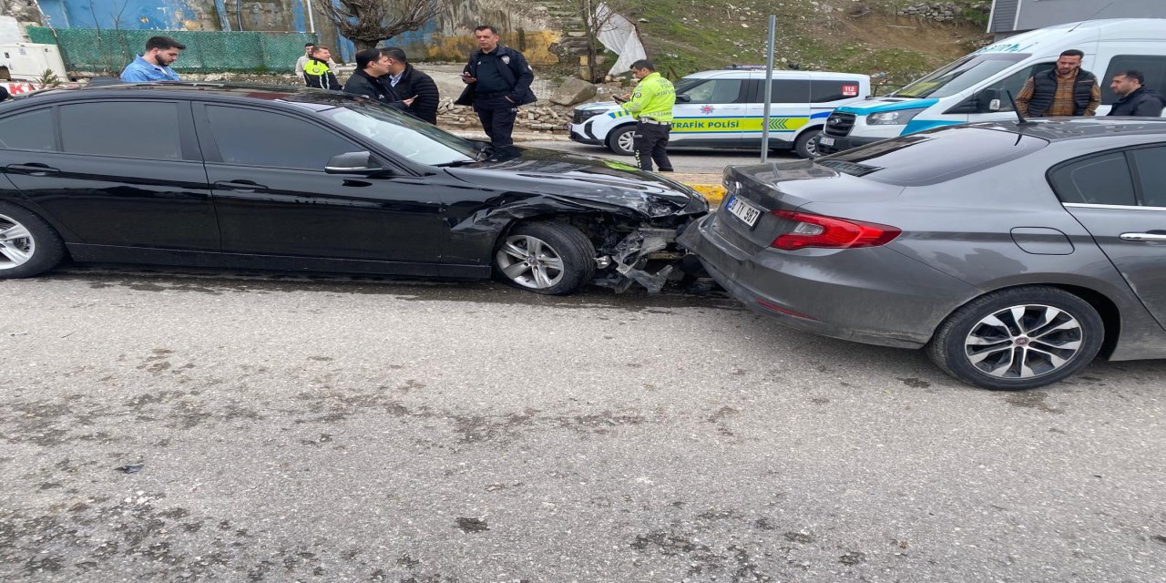 Şırnak'ta maddi hasarlı kaza