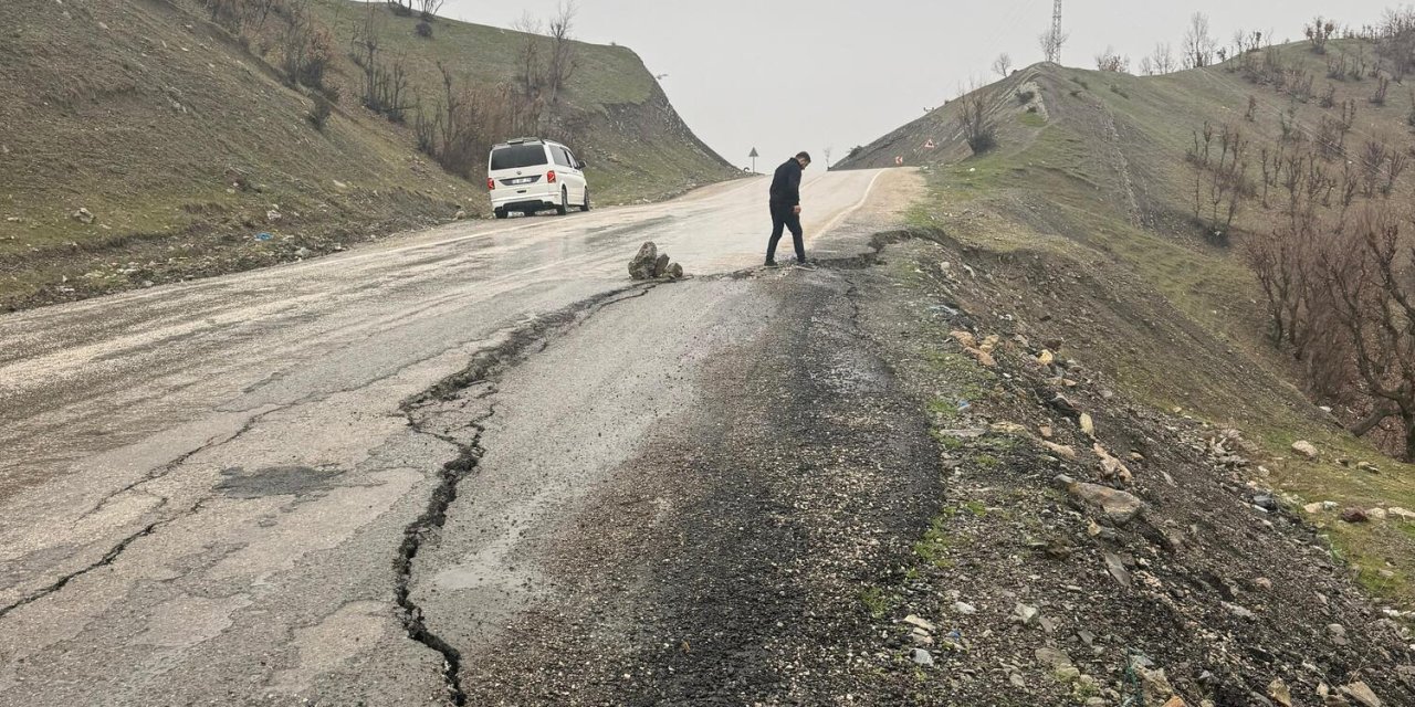 Şırnak'ta yağış nedeniyle yolda çökme meydana geldi
