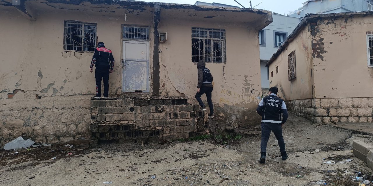 Şırnak’ta Narko Alarmı! 93. Operasyonda TOKİ, Parklar ve Metruk Binalar Didik Didik Arandı