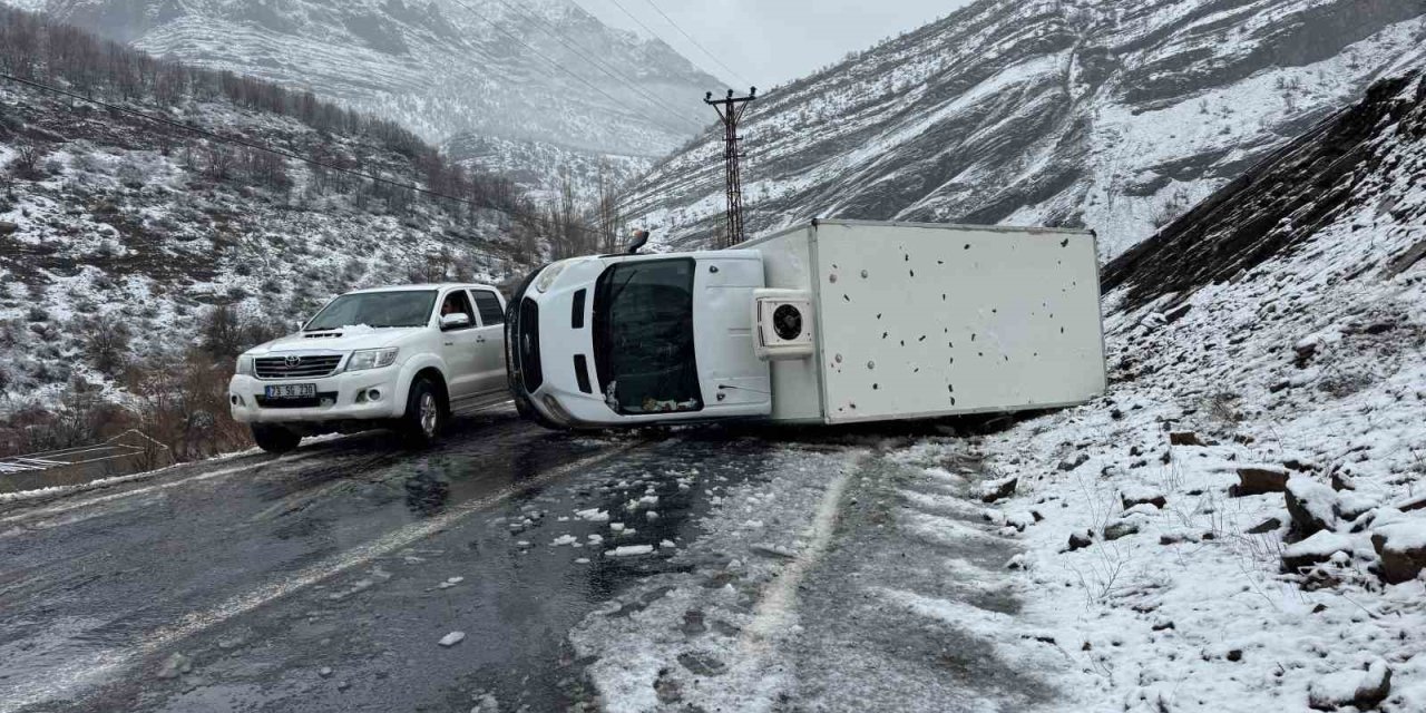 Şırnak’ta Kamyonet Devrildi: 1 Yaralı