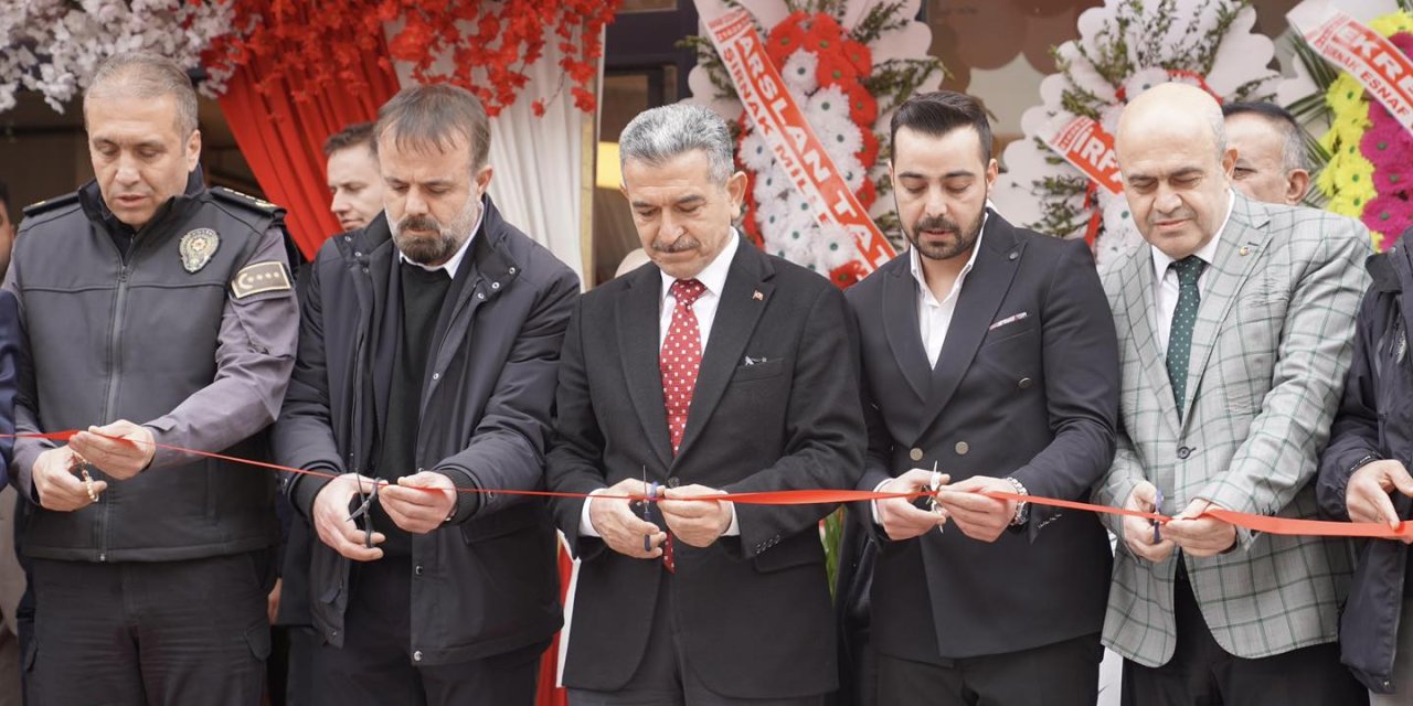 Şırnak Valisi Ekici, İl Protkolü İle Birlikte Bir İşletmenin Açılışına Katıldı