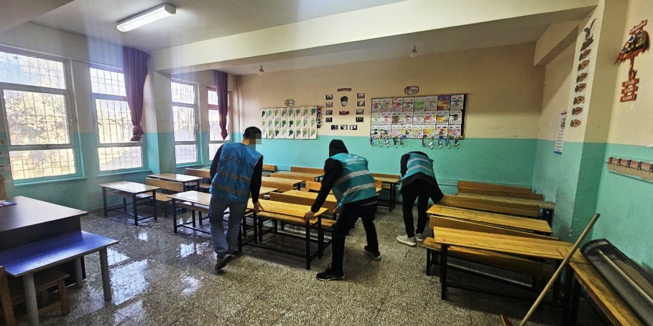 Şırnak’ta denetimli serbestlik yükümlüleri 212 okulda temizlik yaptı