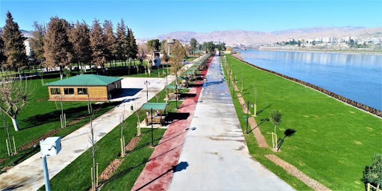 Cizre’de Parkta Uygunsuz Hareketlerde Bulunan Şahıslar Gözaltına Alındı