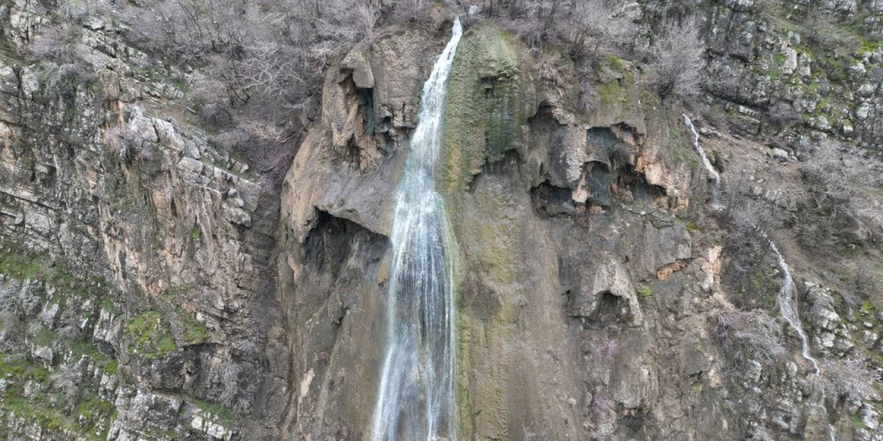 Şırnak’ta yoğun yağışlarla şelaleler canlandı